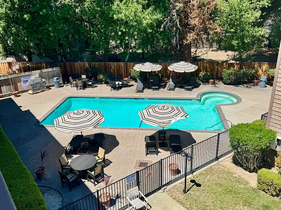 1515 The Glens Apartments