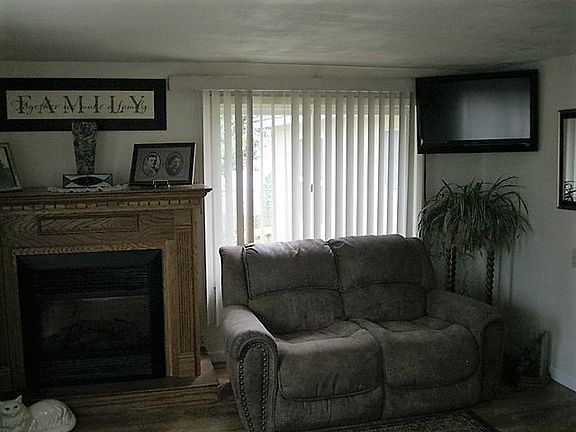 3rd image of 817 N Merriam Ave
