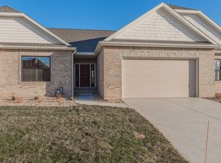 12 Bent Ct, Bloomington, IL