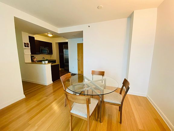 3rd image of 425 1st St Unit 3208