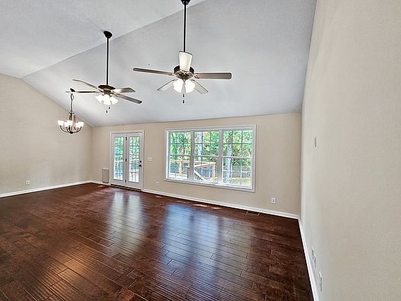 3rd image of 519 Magnolia Dr