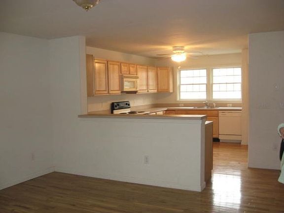 2nd image of 30 Washington Pl E #N
