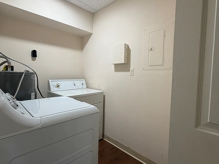 Apt 100 Laundry Room
