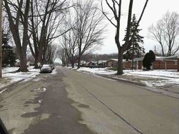 Exterior Neighborhood (street photo)