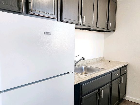 4th image of 11046 San Leandro St #11047