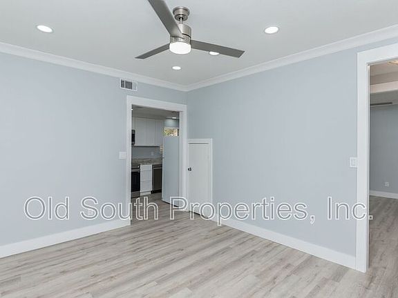 3rd image of 1704 E Jackson St