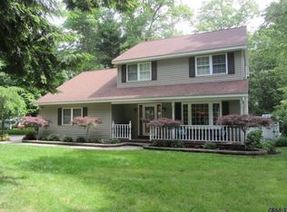 11 Muriel Ln, Schaghticoke, NY 12154