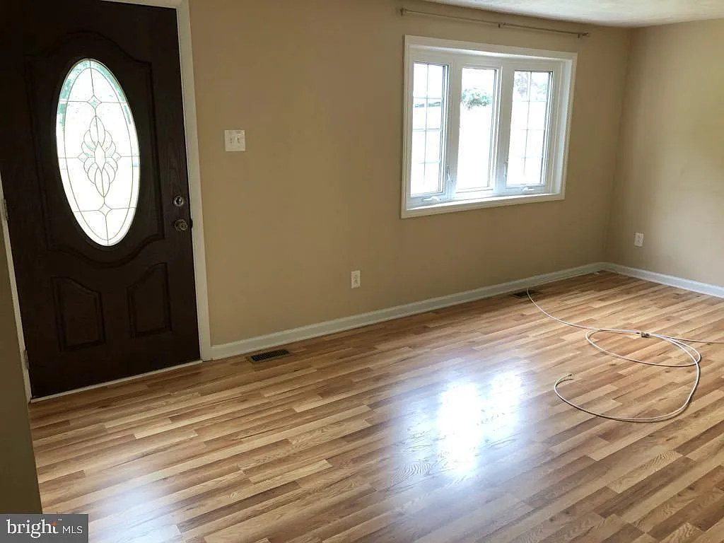 4 bed, 2.0 bath, 1560 sqft, $2,800 — Photo 4