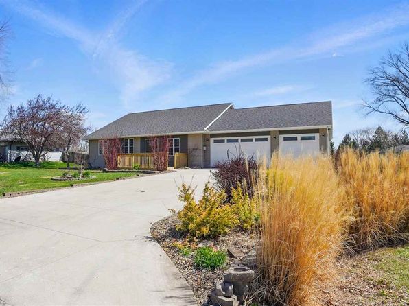808 40th Ave, Amana, IA 52203