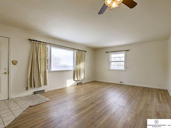 4th image of 2112 Van Buren St