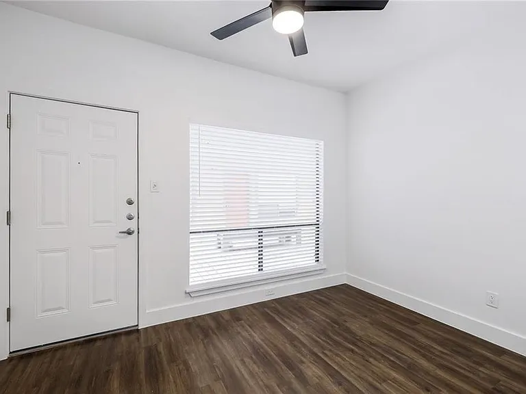 908 Poplar St #105 — Photo 6