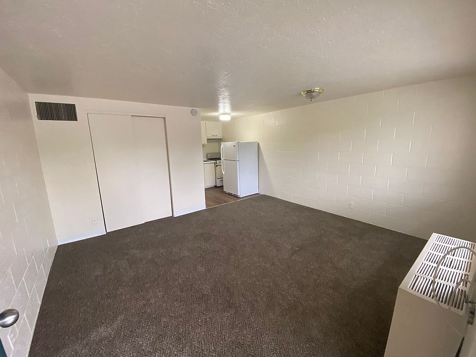 2nd image of 1611 Gold Ave SE #8