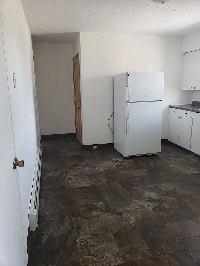 JS- 810 — Photo 3