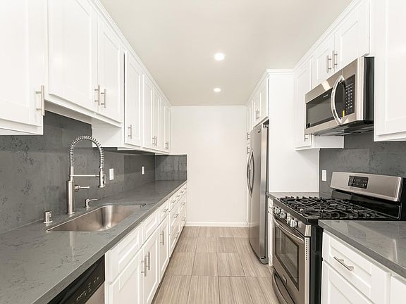 3rd image of 1432 S Saltair Ave APT 109