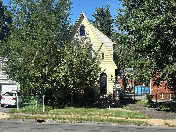 4th image of 95 Belleville Ave
