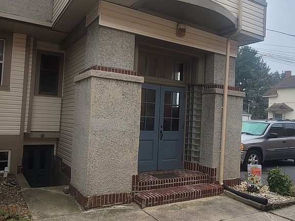 2nd image of 518 Bridge St APT A