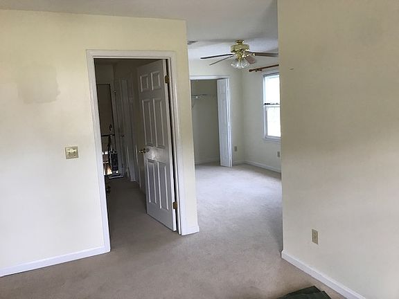 3rd image of 513 E Silver Oak Dr