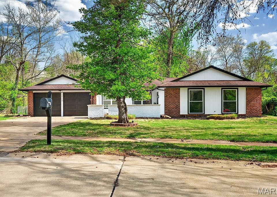 1st image of 117 Old Oaks Dr