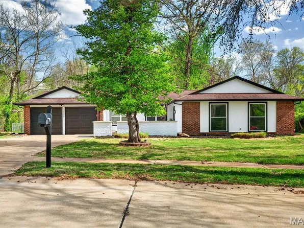 117 Old Oaks Dr, Ballwin, MO 63011