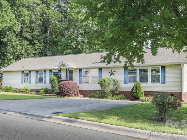 2171 Brantley Creek Dr, Kannapolis, NC 28083