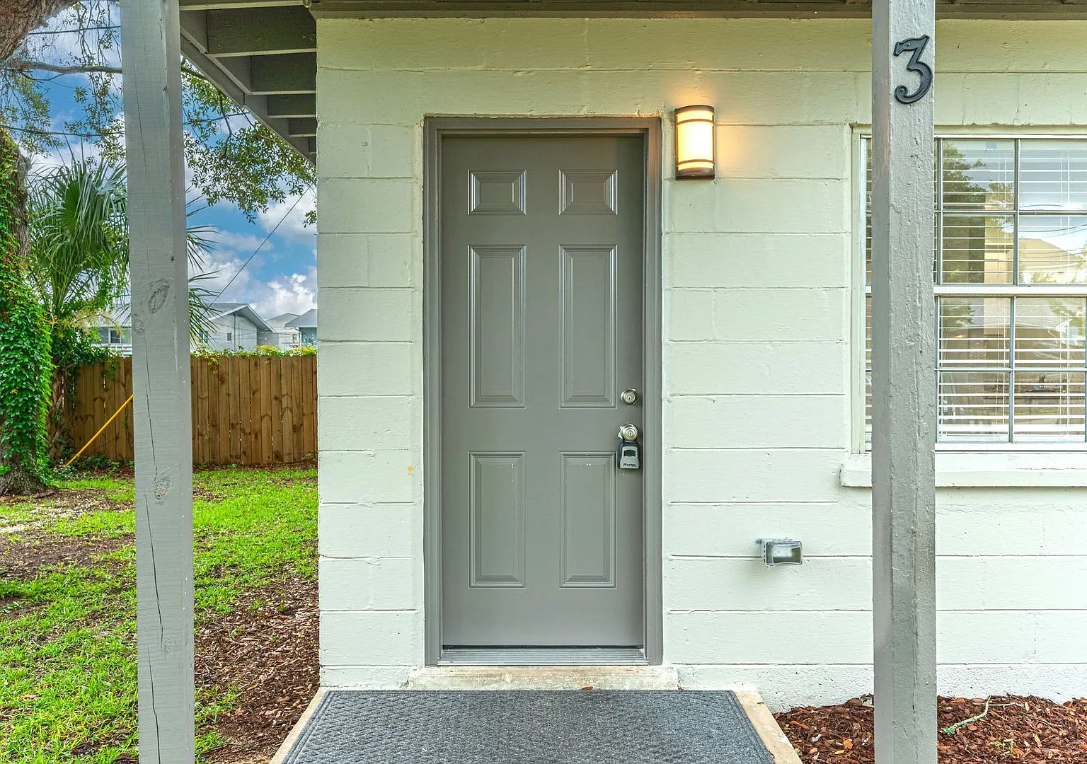 Updated Florida Cottage — Photo 4