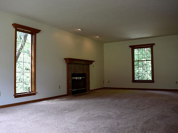 3rd image of 930 Hessel Dr