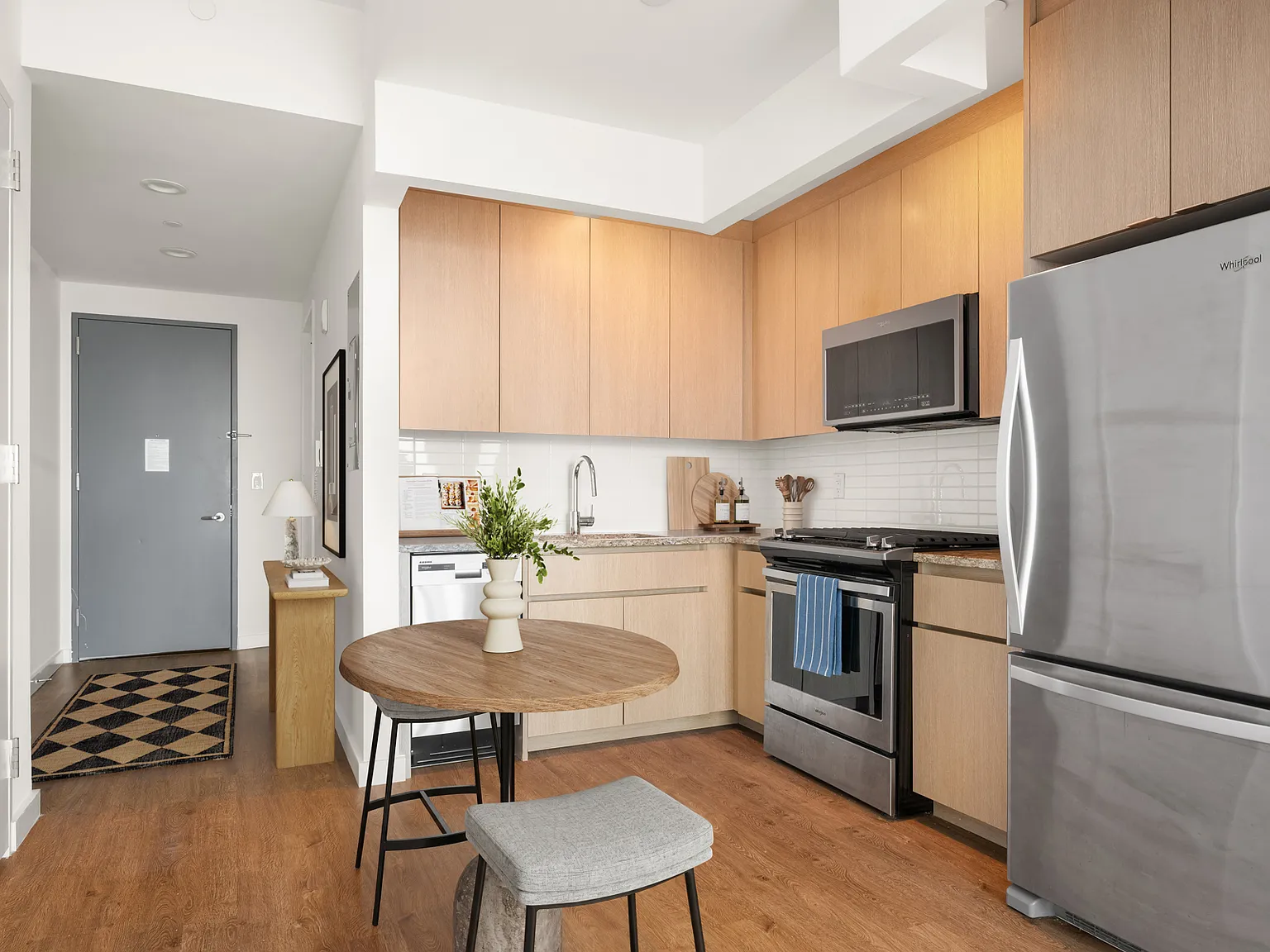 22-44 Jackson Avenue — Photo 3