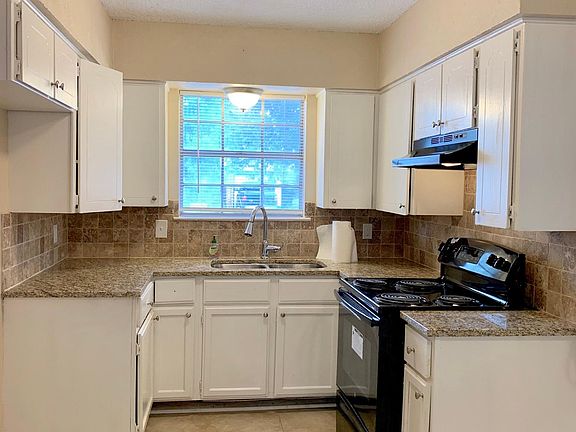 3rd image of 3708 Cobblestone Dr