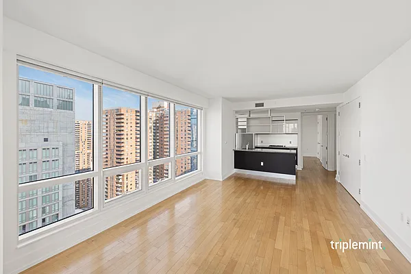 Sold by Triplemint | media 5