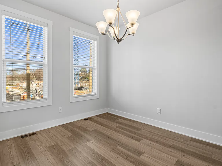 539 W Tremont Ave — Photo 9
