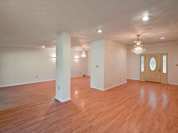Large open flexible layout with vaulted ceilings