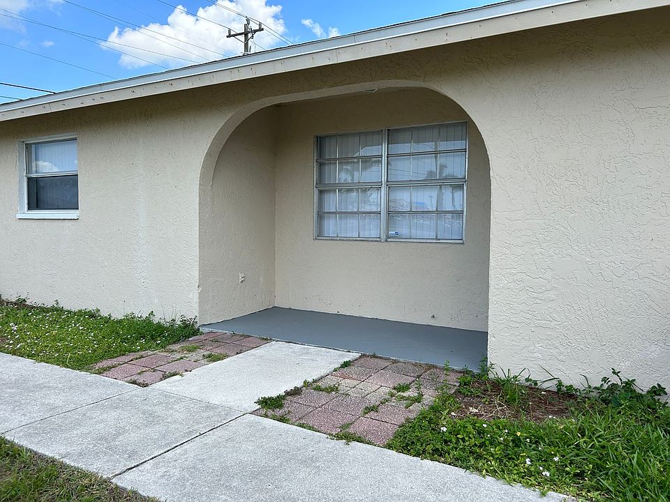 1st image of 3009/3011 Santa Barbara Blvd