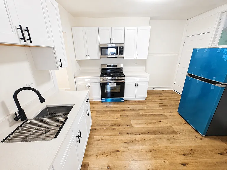 6807 S Artesian Ave #2 — Photo 11