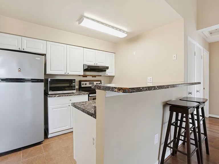 8633 Beekman Pl #33D — Photo 8