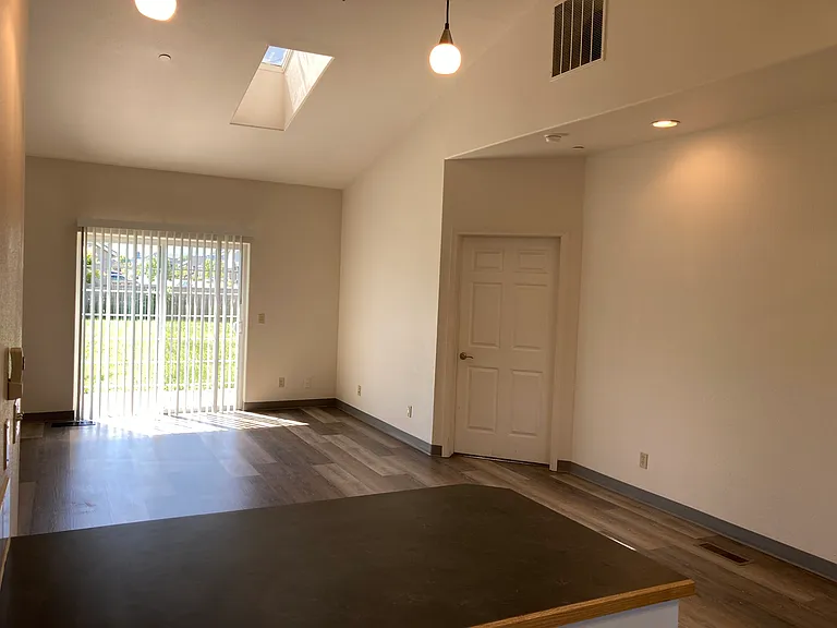 405 SE Fir Villa Rd — Photo 6