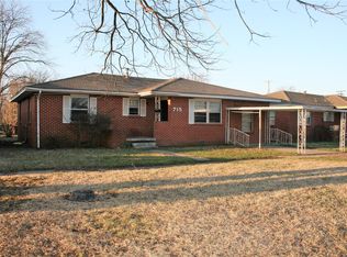715 W 20th St, Ada, OK 74820