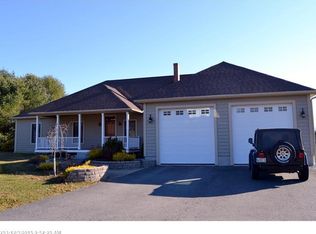 207 Augusta Rd, Topsham, ME 04086