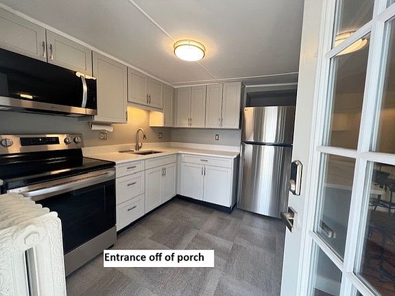 4th image of 98-100 Pleasant St #100-B