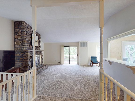 3rd image of 35 Dogwood Dr