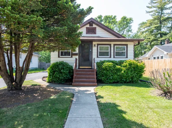 214 S Lewis Ave, Waukegan, IL 60085