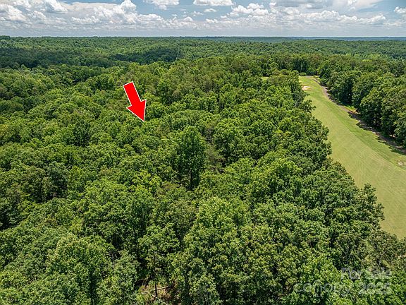 3rd image of 215 Plantation Dr