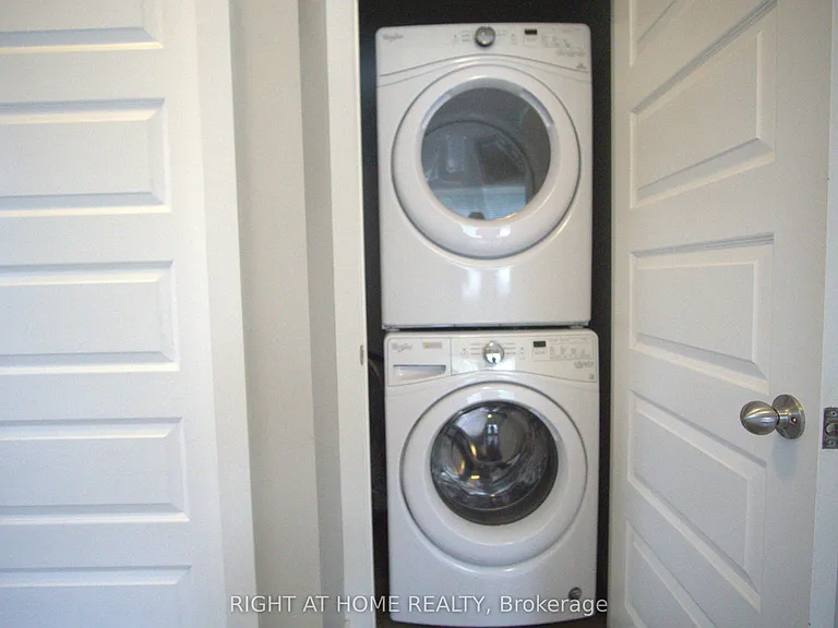 371 Vesta Pl #B — Photo 4