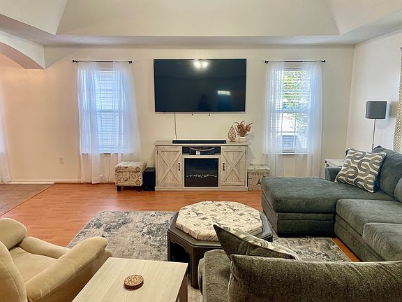5th image of 5661 Emily Ln