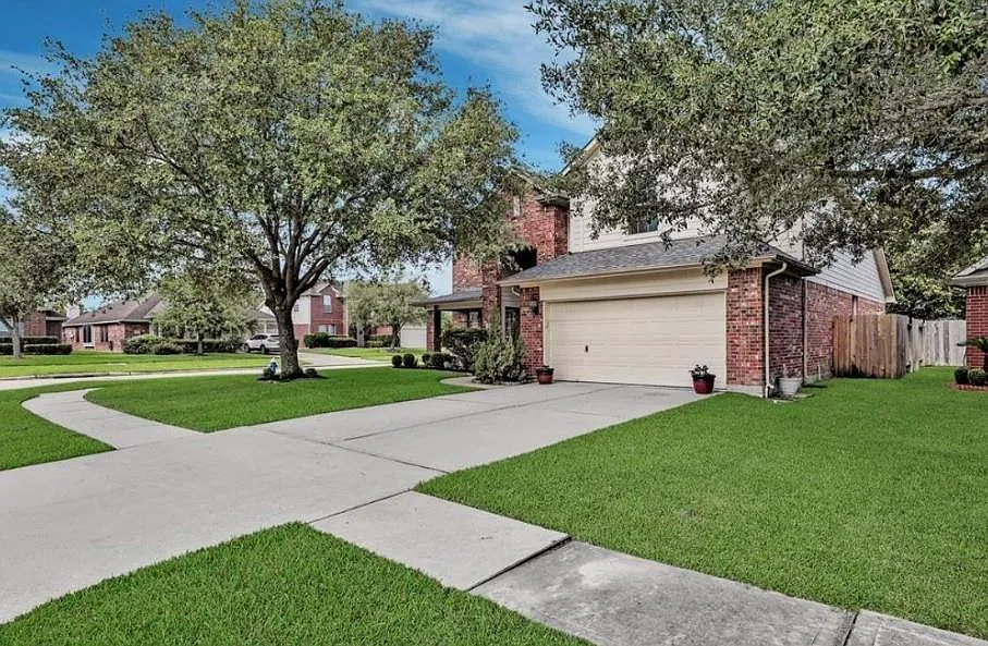 4 bed, 2.5 bath, 3008 sqft, $2,695 — Photo 4