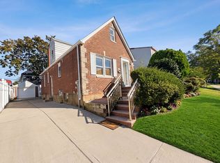 6953 183rd St, Flushing, NY 11365