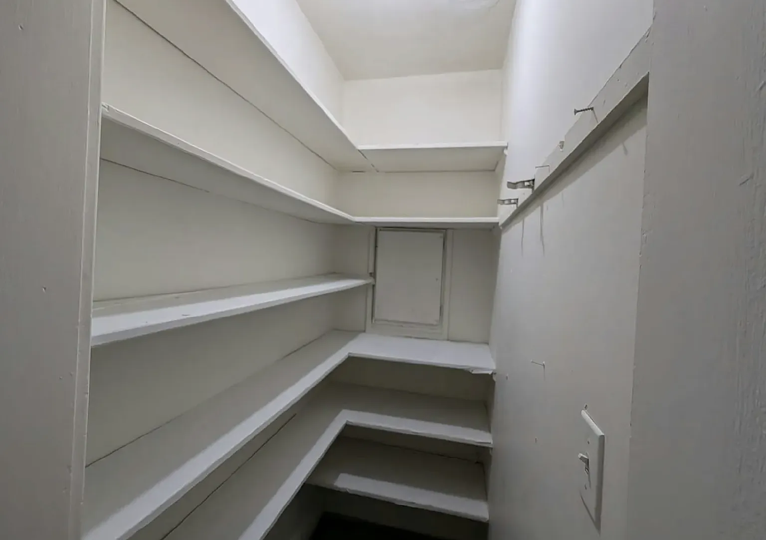 Affordable 1BR/1BA Apartment Pet Friendly with Shared Yard — Photo 4