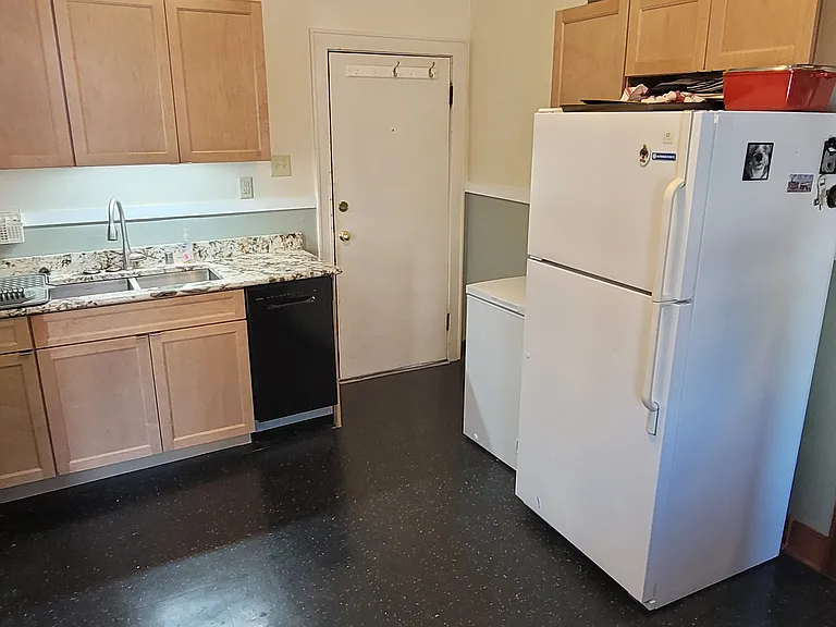 1035 E Brady St — Photo 6