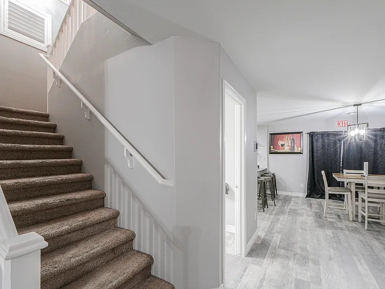 1235 W Castle Dr — Photo 5
