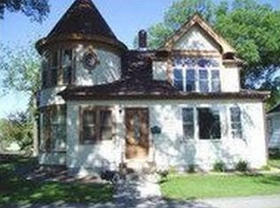 407 6th St N, Wahpeton, ND 58075