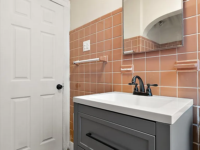 5741 Lakewood St — Photo 44